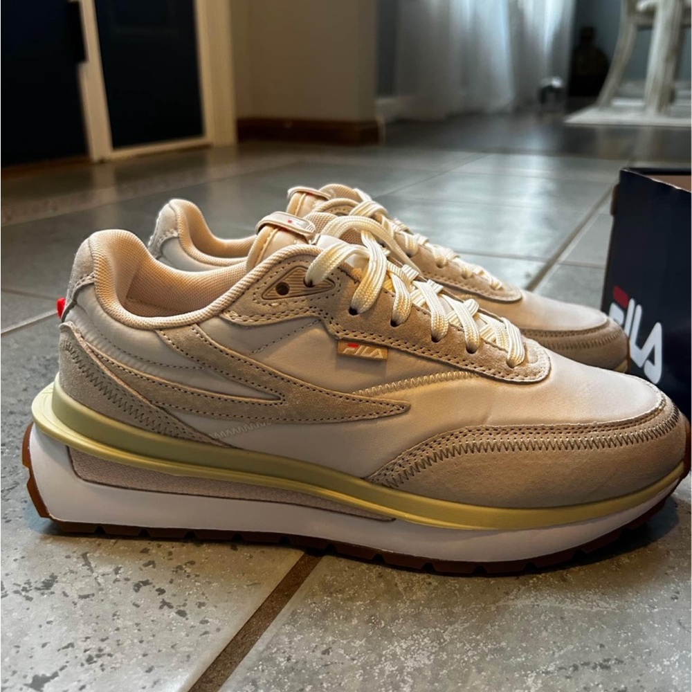 Women’s FILA sneakers size 8